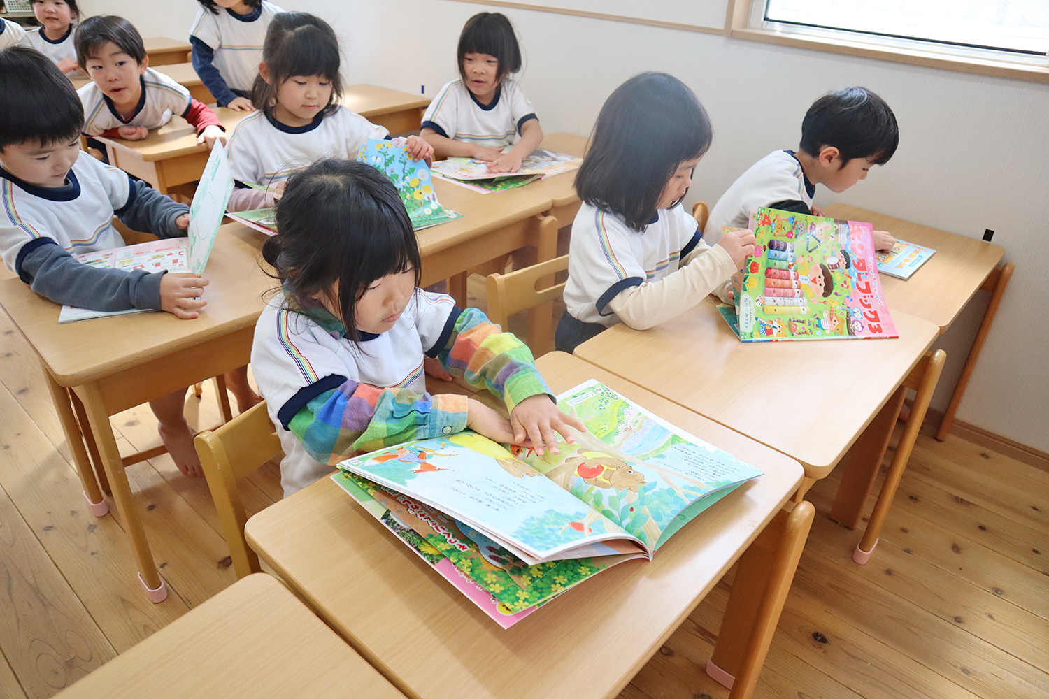 園で遊ぶ子どもたち5